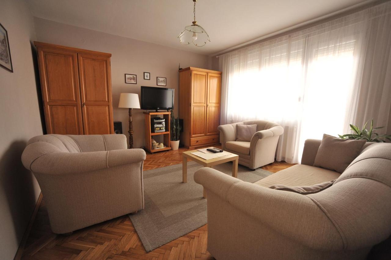 Apartman Rada ปิโรต์ ภายนอก รูปภาพ